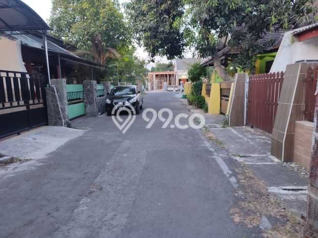 Jual Rumah Bagus Siap Huni LB 321m2 di Laweyan, Surakarta Jual Rumah Bagus Siap Huni LB 321m2 di Laweyan, Surakarta