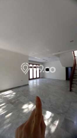 LOKASI STRATEGIS! Rumah di Kelapa Gading, Akses ke Stasiun, 6 KT, Luas 750m2m² Bangunan 1500m2m² LOKASI STRATEGIS! Rumah di Kelapa Gading, Akses ke Stasiun, 6 KT, Luas 750m2m² Bangunan 1500m2m²