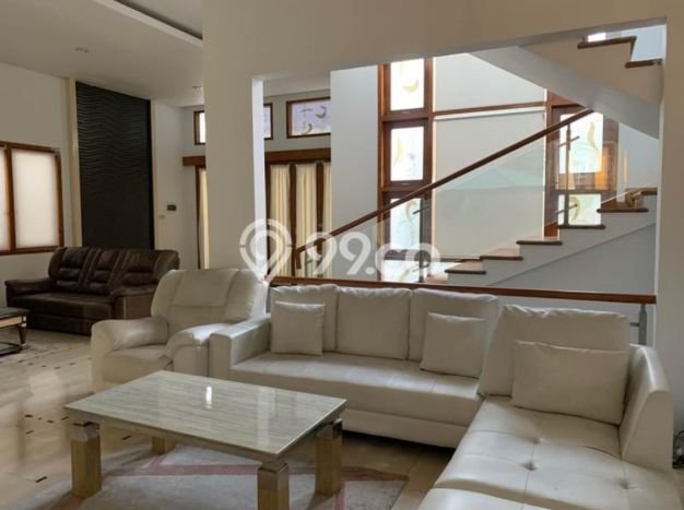 Rumah Elit Modern Tanpa Renovasi di Brumbungan Semarang Rumah Elit Modern Tanpa Renovasi di Brumbungan Semarang