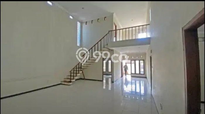 Hunian Elit LB 400m2 Siap Pakai Desain Elegan di Lamper, Semarang Hunian Elit LB 400m2 Siap Pakai Desain Elegan di Lamper, Semarang