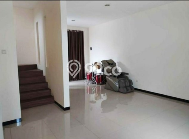 Jual Rumah Bagus Siap Huni LB 200m2 di Banyumanik, Semarang Jual Rumah Bagus Siap Huni LB 200m2 di Banyumanik, Semarang