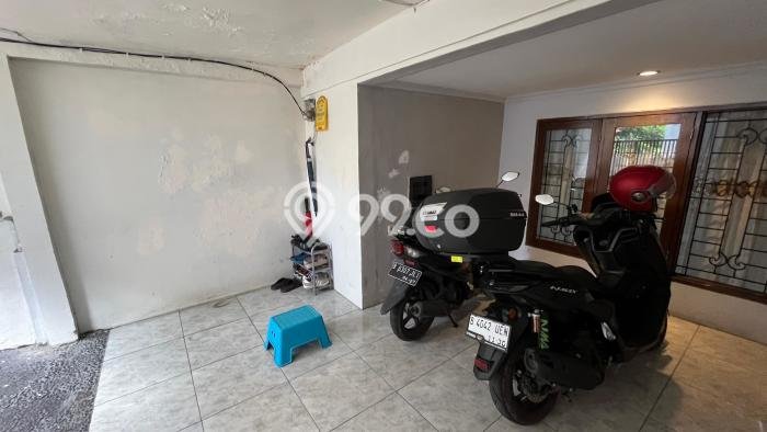 Rumah Luas Asri 4 KT Siap Huni di Kemanggisan Jakarta Barat Rumah Luas Asri 4 KT Siap Huni di Kemanggisan Jakarta Barat