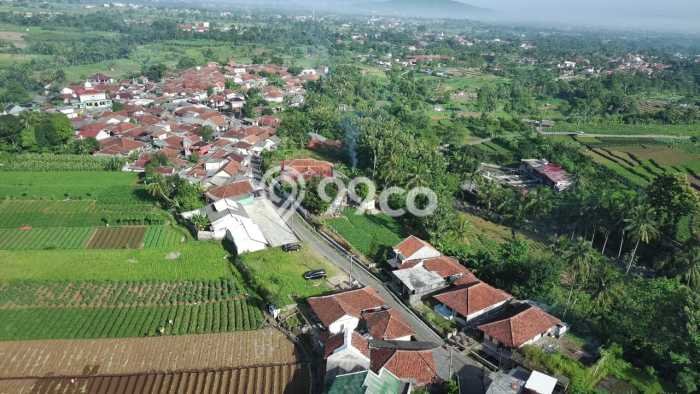 Hunian Cantik Modern Lb 200m2 di Tenjolaya, Bogor Hunian Cantik Modern Lb 200m2 di Tenjolaya, Bogor