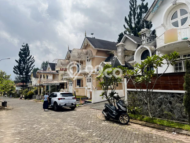 Vila di Cipanas, Area 123m2m², Akses ke fasilitas publik Vila di Cipanas, Area 123m2m², Akses ke fasilitas publik