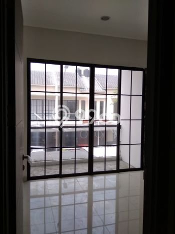 For Sale Hunian Rumah Terawat 2 KT di Green Lake City, Jakarta Barat For Sale Hunian Rumah Terawat 2 KT di Green Lake City, Jakarta Barat