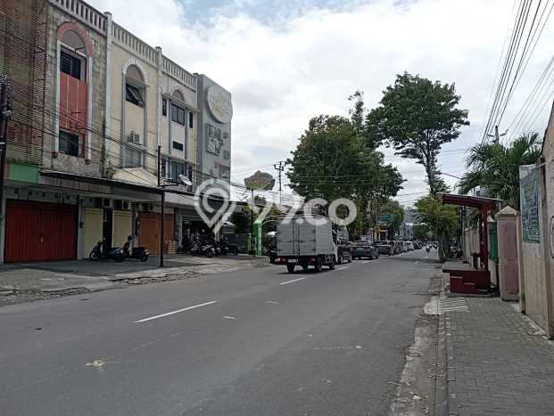 Ruko disewakan lokasi strategis Banjarsari Solo 600m2 Ruko disewakan lokasi strategis Banjarsari Solo 600m2