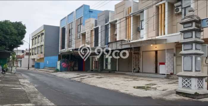 Unit Ruko Dijual di Pasar Kliwon Solo Luas Tanah 86m2, Luas Bangunan 110m2 Unit Ruko Dijual di Pasar Kliwon Solo Luas Tanah 86m2, Luas Bangunan 110m2
