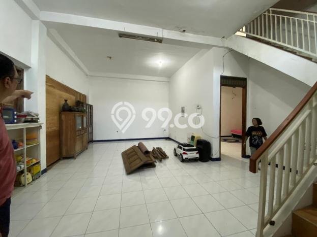 Peluang Investasi! Kost Dijual di Nusukan, Solo, 3 KT, 3 KM, Luas 250m2 Peluang Investasi! Kost Dijual di Nusukan, Solo, 3 KT, 3 KM, Luas 250m2