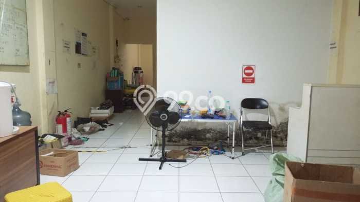 Unit Ruko Dijual di Pasar Kliwon Solo Luas Tanah 86m2, Luas Bangunan 110m2 Unit Ruko Dijual di Pasar Kliwon Solo Luas Tanah 86m2, Luas Bangunan 110m2