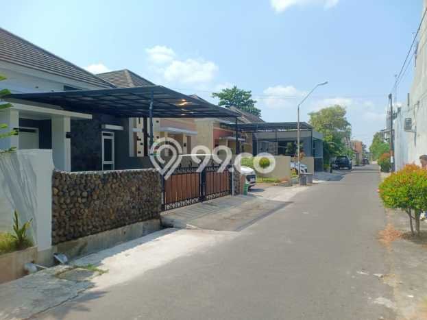 Lokasi strategis! Rumah siap huni disewakan di Colomadu LB 105m2 Lokasi strategis! Rumah siap huni disewakan di Colomadu LB 105m2