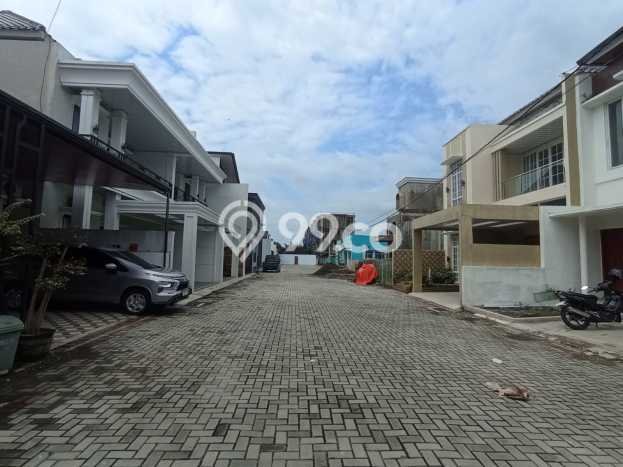 Rumah Modern Cantik 4 KT Bisa Langsung Pindah di Colomadu Rumah Modern Cantik 4 KT Bisa Langsung Pindah di Colomadu