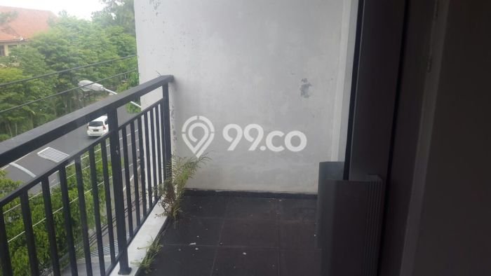 LOKASI TERBAIK! Ruko Kawasan Laweyan, Luas 176m2m², Area Komersial LOKASI TERBAIK! Ruko Kawasan Laweyan, Luas 176m2m², Area Komersial
