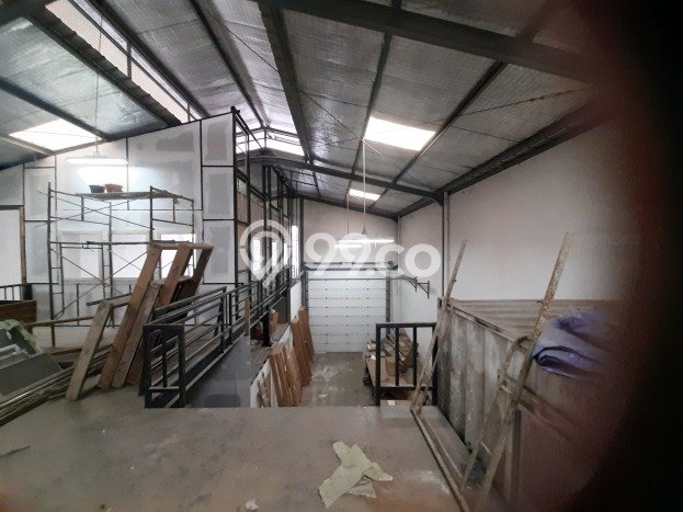 KAWASAN BISNIS! Gudang di Cakung, Luas 288m², Akses Utama KAWASAN BISNIS! Gudang di Cakung, Luas 288m², Akses Utama