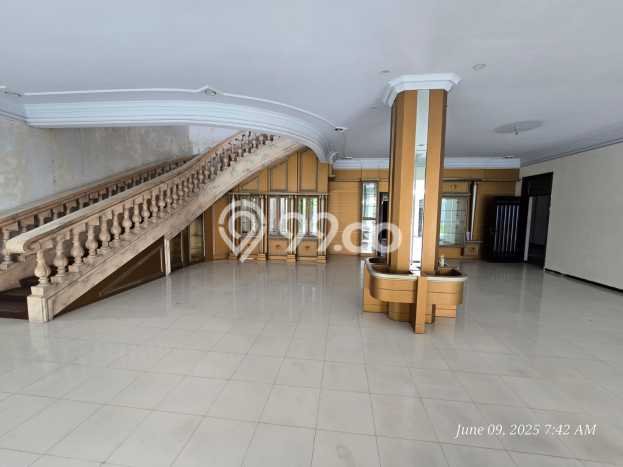 Sewa Rumah Strategis di Surabaya Kota LT 600m2 / LB 450m2 Kondisi Bagus Sewa Rumah Strategis di Surabaya Kota LT 600m2 / LB 450m2 Kondisi Bagus