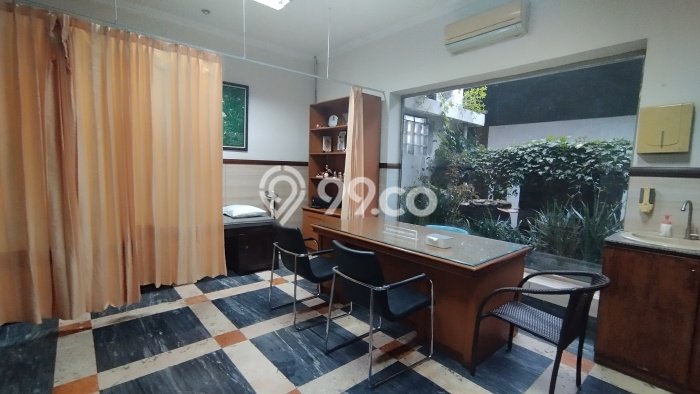 Disewakan Rumah Nyaman LT 656m2 / LB 500m2 di Surabaya Kota, Surabaya Disewakan Rumah Nyaman LT 656m2 / LB 500m2 di Surabaya Kota, Surabaya