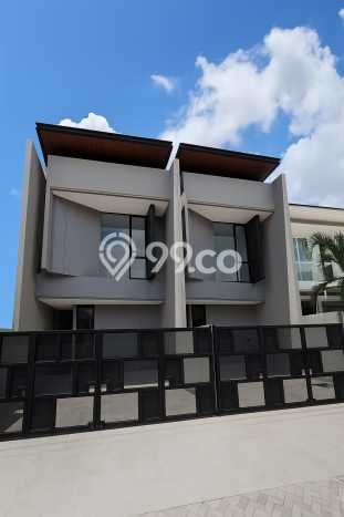 Dijual Cepat Rumah Favorit Siap Huni LB 160m2 di Rungkut, Surabaya Dijual Cepat Rumah Favorit Siap Huni LB 160m2 di Rungkut, Surabaya