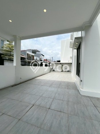 Rumah Mewah LB 450m2 Siap Pakai Desain Elegan di Muara Karang, Jakarta Utara Rumah Mewah LB 450m2 Siap Pakai Desain Elegan di Muara Karang, Jakarta Utara