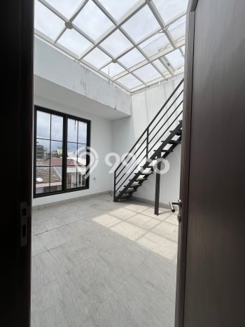 Rumah Mewah LB 450m2 Siap Pakai Desain Elegan di Muara Karang, Jakarta Utara Rumah Mewah LB 450m2 Siap Pakai Desain Elegan di Muara Karang, Jakarta Utara