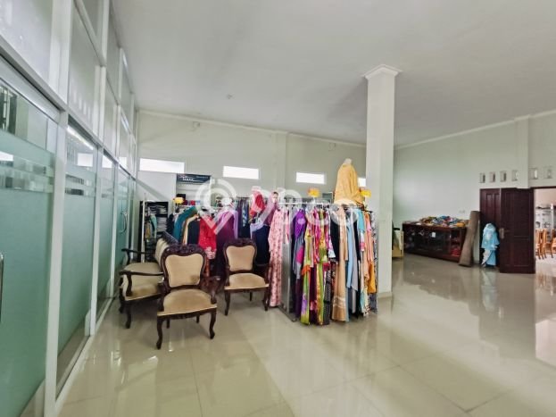 Hunian Elit LB 300m2 Siap Pakai Desain Elegan di Kedungbanteng, Banyumas Hunian Elit LB 300m2 Siap Pakai Desain Elegan di Kedungbanteng, Banyumas
