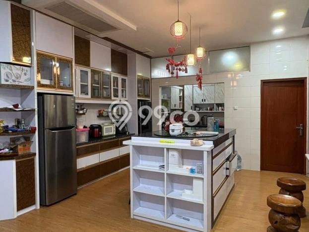Jual Rumah Luas Elegan Dengan View Eksklusif di Jelambar, Jakarta Barat Jual Rumah Luas Elegan Dengan View Eksklusif di Jelambar, Jakarta Barat