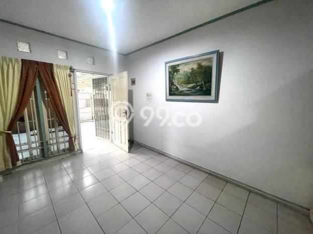 Disewakan! Rumah 3 Kamar Tidur &
3 Kamar Mandi di Jelambar, Jakarta Barat Disewakan! Rumah 3 Kamar Tidur &
3 Kamar Mandi di Jelambar, Jakarta Barat