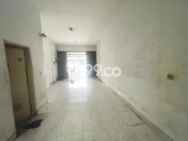 Ruko Disewa di Jakarta Barat dengan LB 120m2 Area Komersial Ramai Ruko Disewa di Jakarta Barat dengan LB 120m2 Area Komersial Ramai