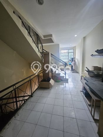 Unit Ruko Dijual di Jakarta Barat LT 227m2 & LB 330m2 Unit Ruko Dijual di Jakarta Barat LT 227m2 & LB 330m2