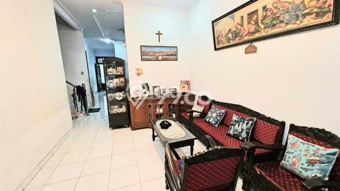 For Sale! Premium House LT 174m2 Desain Elegan di Jelambar For Sale! Premium House LT 174m2 Desain Elegan di Jelambar
