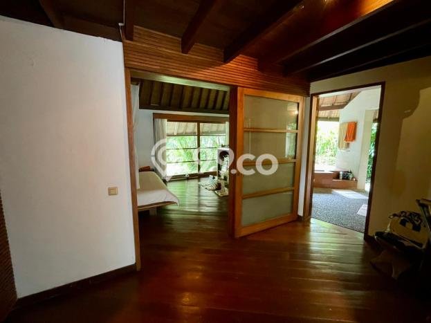 LOKASI STRATEGIS! Vila Kawasan , Area 896m2m², Lingkungan Prima LOKASI STRATEGIS! Vila Kawasan , Area 896m2m², Lingkungan Prima