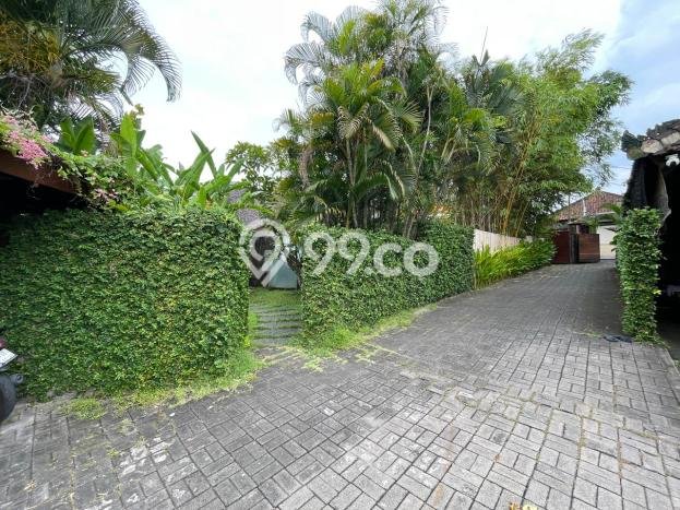 LOKASI STRATEGIS! Vila Kawasan , Area 896m2m², Lingkungan Prima LOKASI STRATEGIS! Vila Kawasan , Area 896m2m², Lingkungan Prima