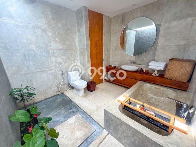 PELUANG INVESTASI! Vila di , Luas 189m2m², Potensi Bagus PELUANG INVESTASI! Vila di , Luas 189m2m², Potensi Bagus