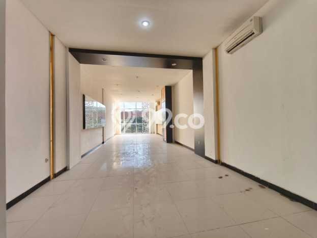 AREA BERKEMBANG! Ruko Disewakan Kawasan , Luas 900m2m², Siap Bisnis AREA BERKEMBANG! Ruko Disewakan Kawasan , Luas 900m2m², Siap Bisnis