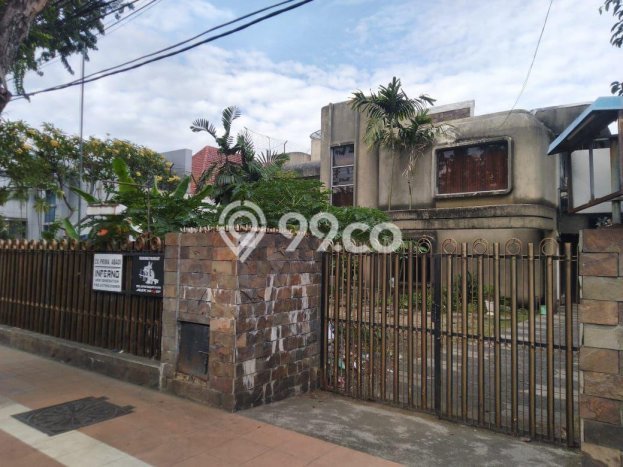 Rumah Mewah LB 650m2 Siap Pakai Desain Elegan di Raya Darmo, Surabaya Rumah Mewah LB 650m2 Siap Pakai Desain Elegan di Raya Darmo, Surabaya