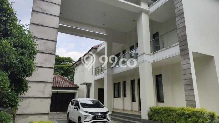 Rumah Eksklusif Siap Huni LT 1558m2 di Klojen, Malang Rumah Eksklusif Siap Huni LT 1558m2 di Klojen, Malang