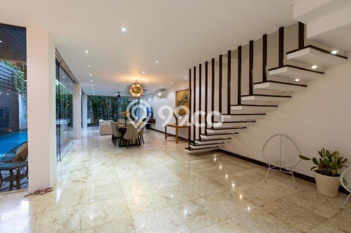 Hunian Bagus Disewakan di canggu, Badung LT 350m2, LB 500m2 Hunian Bagus Disewakan di canggu, Badung LT 350m2, LB 500m2