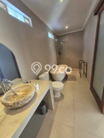 Disewakan! Rumah 3 Kamar Tidur &
3 Kamar Mandi di Canggu, Badung Disewakan! Rumah 3 Kamar Tidur &
3 Kamar Mandi di Canggu, Badung