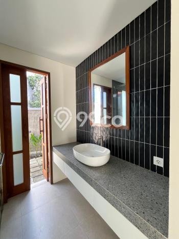 Rumah Disewakan Badung LT 185m2 LB 250m2 Kawasan Kerobokan Kaja Rumah Disewakan Badung LT 185m2 LB 250m2 Kawasan Kerobokan Kaja