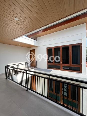 Rumah Disewakan Badung LT 185m2 LB 250m2 Kawasan Kerobokan Kaja Rumah Disewakan Badung LT 185m2 LB 250m2 Kawasan Kerobokan Kaja