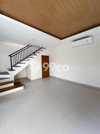 Rumah Disewakan Badung LT 185m2 LB 250m2 Kawasan Kerobokan Kaja Rumah Disewakan Badung LT 185m2 LB 250m2 Kawasan Kerobokan Kaja