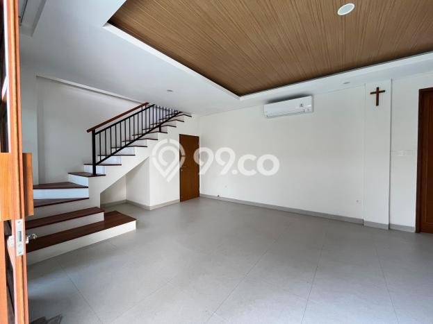Rumah Disewakan Badung LT 185m2 LB 250m2 Kawasan Kerobokan Kaja Rumah Disewakan Badung LT 185m2 LB 250m2 Kawasan Kerobokan Kaja