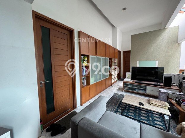 Hunian Eksklusif Siap Huni LT 658m2 di Kebayoran Baru, Jakarta Selatan Hunian Eksklusif Siap Huni LT 658m2 di Kebayoran Baru, Jakarta Selatan