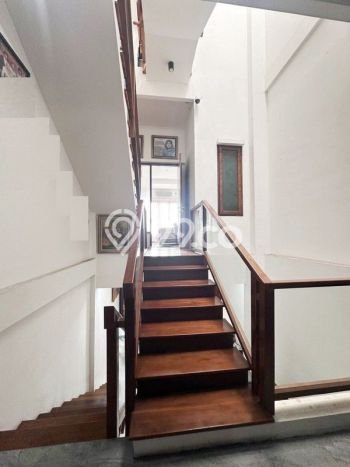 For Sale Rumah 4 Kamar Lokasi Ideal Bagus dan Strategis di Kebayoran Lama For Sale Rumah 4 Kamar Lokasi Ideal Bagus dan Strategis di Kebayoran Lama