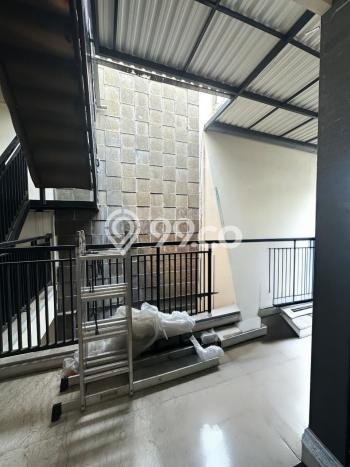 Hunian Mewah LB 260m2 Siap Pakai Desain Elegan di Rawa Belong, Jakarta Barat Hunian Mewah LB 260m2 Siap Pakai Desain Elegan di Rawa Belong, Jakarta Barat