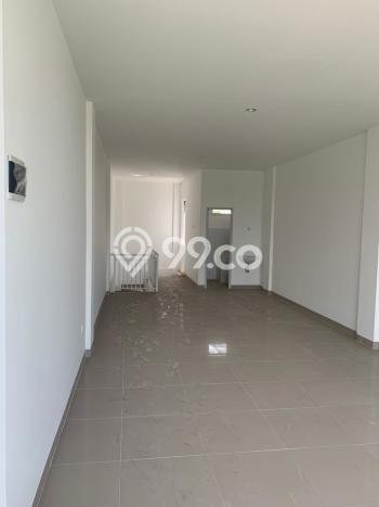 Ruko Disewa di Jakarta Barat dengan LB 101m2 Area Komersial Ramai Ruko Disewa di Jakarta Barat dengan LB 101m2 Area Komersial Ramai