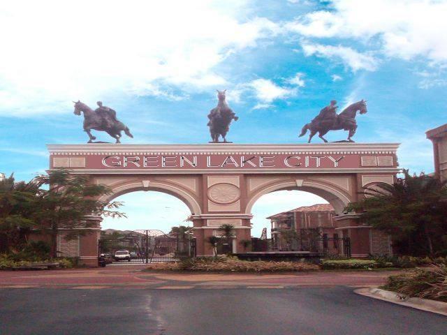 Green Lake City - Gate
