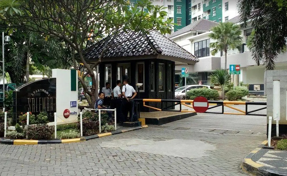 Apartemen Salemba Residence gate