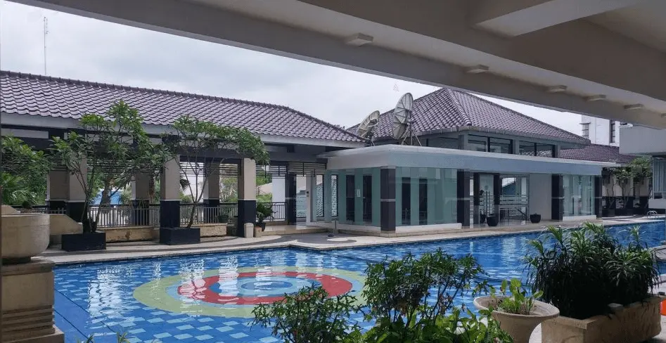 Apartemen Salemba Residence swimming pool