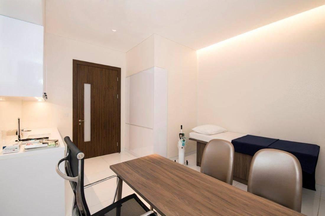 Pakubuwono Spring - klinik