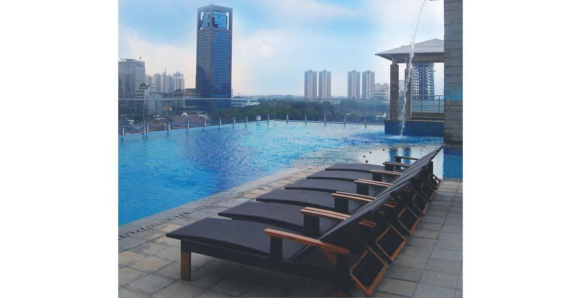 Apartemen Bellagio Mansion swimming pool