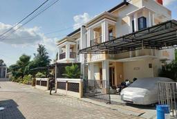Rumah Cantik Di Ngemplak Dalam Perumahan Carport 2 Rumah Cantik Di Ngemplak Dalam Perumahan Carport 2
